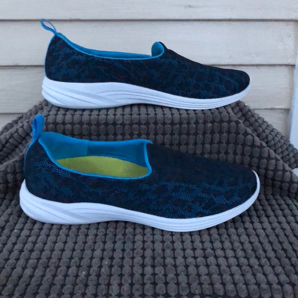 Vionic Slip Ons - Picture 3 of 7